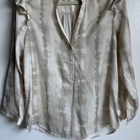 Brochu Walker Cream and Gray Tie Dye Patterned Blouse - Picture 6 of 9